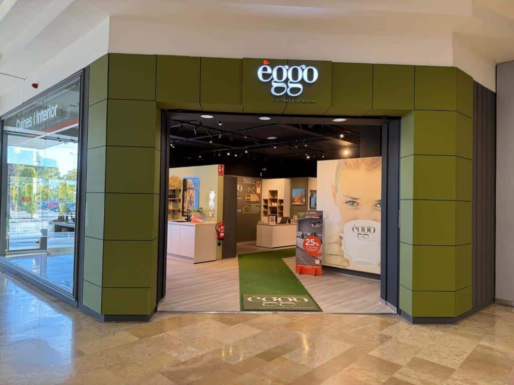 Entrada de una tienda Èggo en un centro comercial